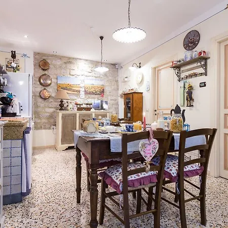 A Casa Delle Fate Bed & Breakfast 3*
